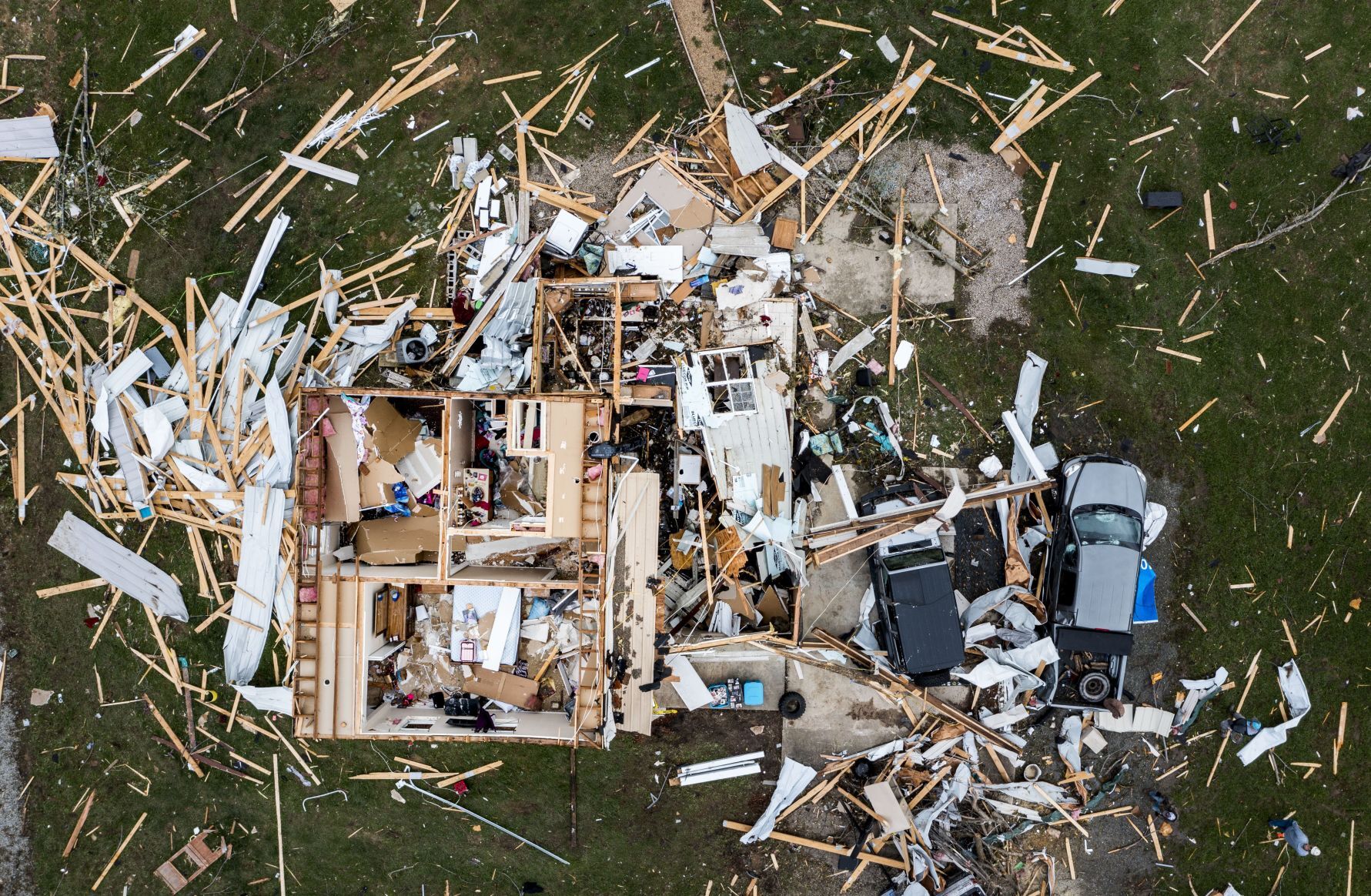 Community cleans up after tornado sweeps through Fredericktown